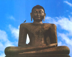 Статуя Будды Шакьямуни