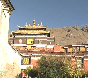 Монастырь Ташилхунпо. Вид на Кудунг Лхакханг, мавзолей четвёртого Панчен-ламы