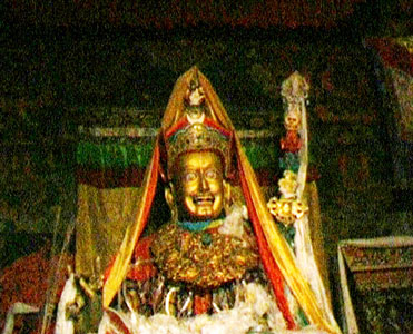 Падмасамбхава в форме Падма Тотренг Цэл. Скульптура находится в Самье